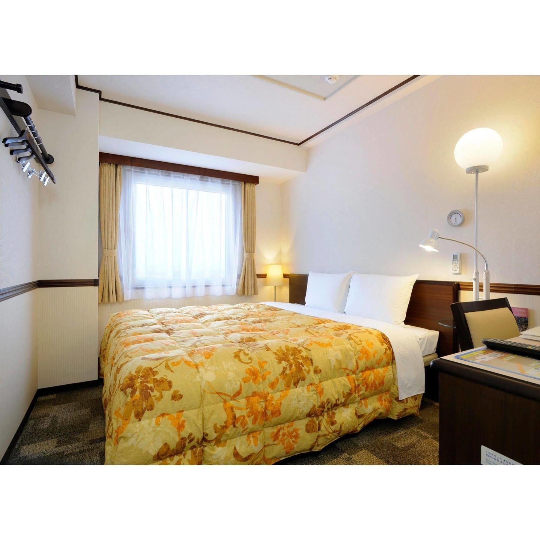 Toyoko Inn Nagoya-Eki Sakuradori-Guchi Honkan Dış mekan fotoğraf
