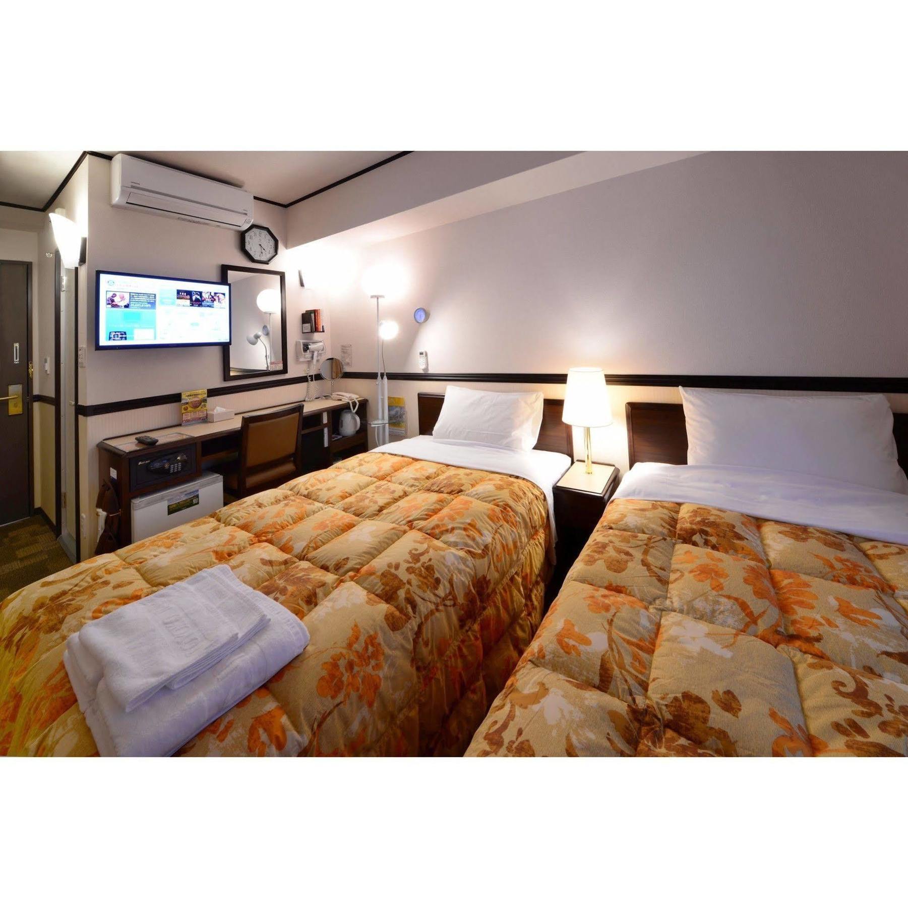 Toyoko Inn Nagoya-Eki Sakuradori-Guchi Honkan Dış mekan fotoğraf