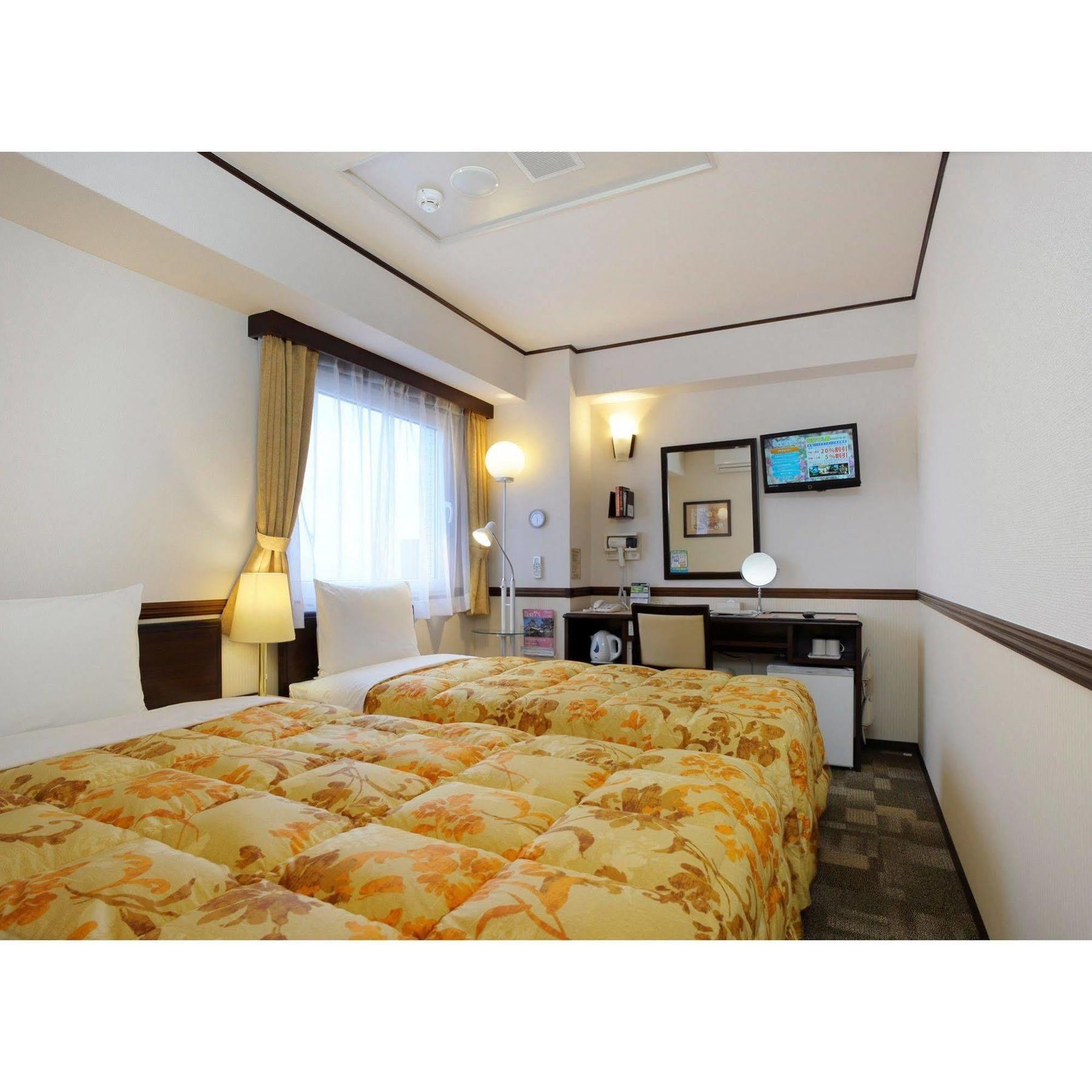 Toyoko Inn Nagoya-Eki Sakuradori-Guchi Honkan Dış mekan fotoğraf